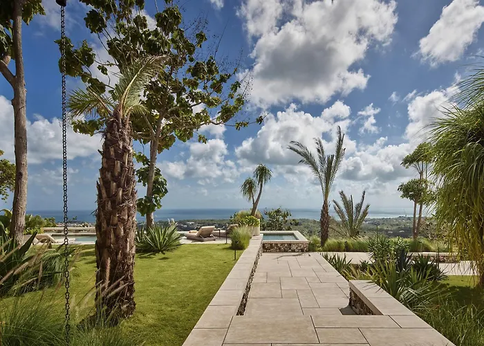 Villa Lebar - Hilltop 3 Bedroom Private With Sauna, Ice Bath And Jacuzzi With Vast Ocean And Volcano Views